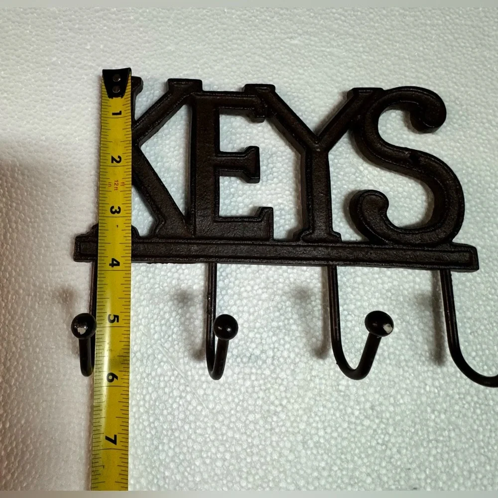 Wall Mounted Western Key Holder 4 Key Hook Decorative Cast Iron Key Rack.